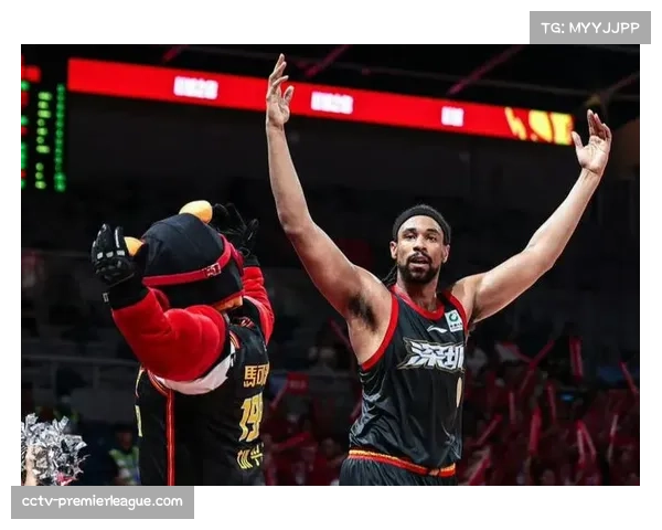 深圳内线组合沈梓捷萨林杰 双塔战术在攻防两端形成压制